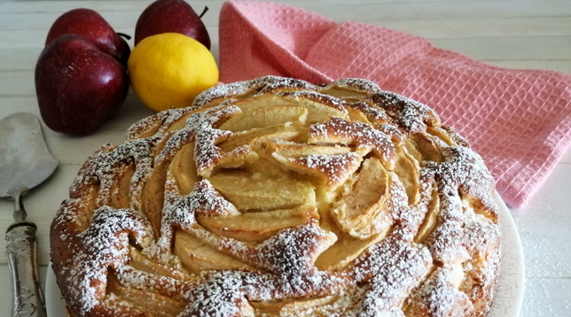Una Torta di mele speciale per la Festa della Mamma