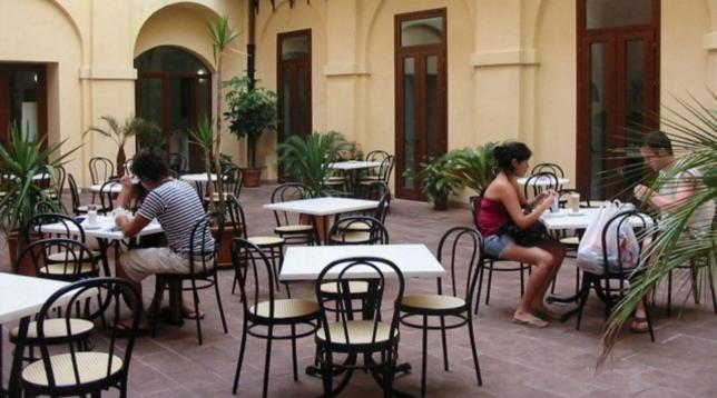 giovani, viaggi gratis, b&b, alberghi