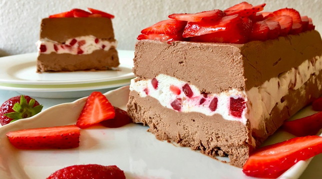 Semifreddo cioccolato, panna e fragole