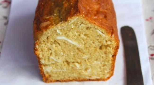 Pandolce allo yogurt con avena, cocco e quinoa