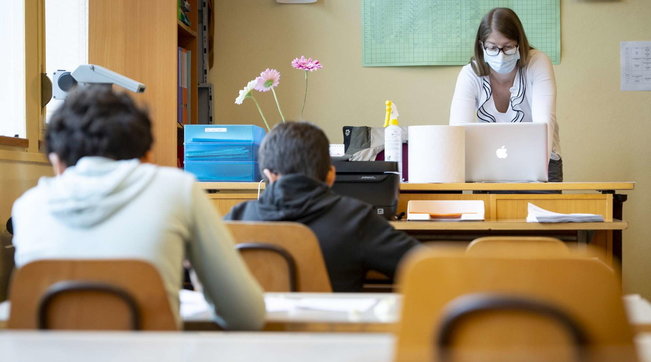 svizzera scuola coronavirus banchi aule aula studenti