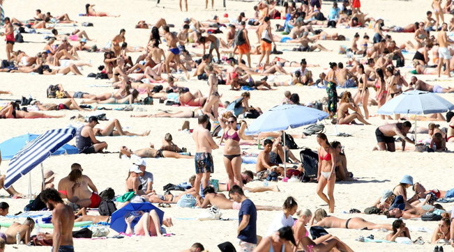 coronavirus spiaggia spiagge affollata affollate Australia Bondi Beach