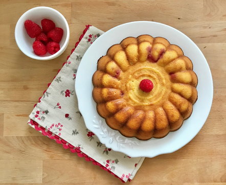 Torta golosa con lamponi e vaniglia all'olio