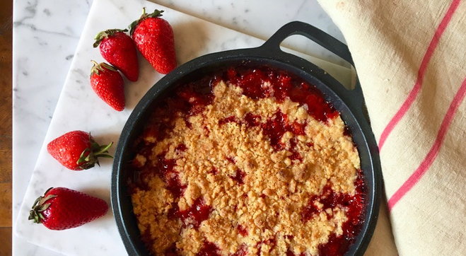 Crumble di fragole con farina di grano saraceno