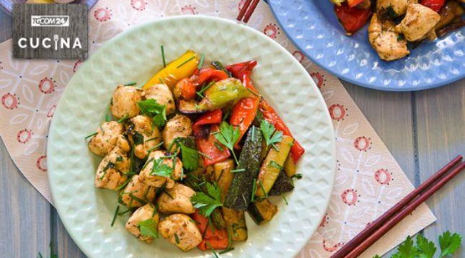 Pollo thai con verdure, piatto unico facile e gustoso