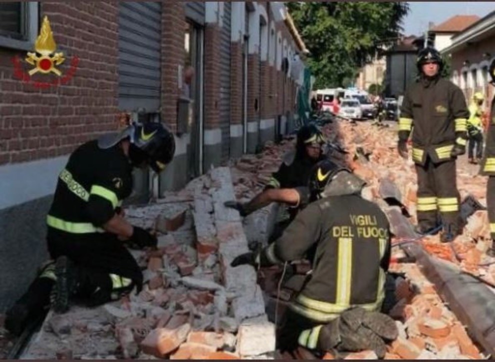 Varese, crolla il tetto di un edificio: morti una mamma e i suoi due bambini