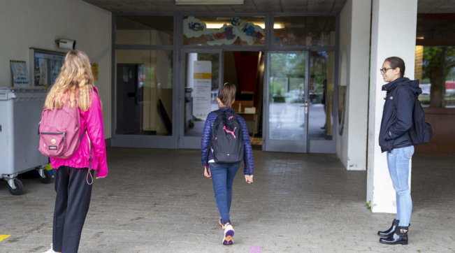 svizzera scuola coronavirus banchi aule aula studenti