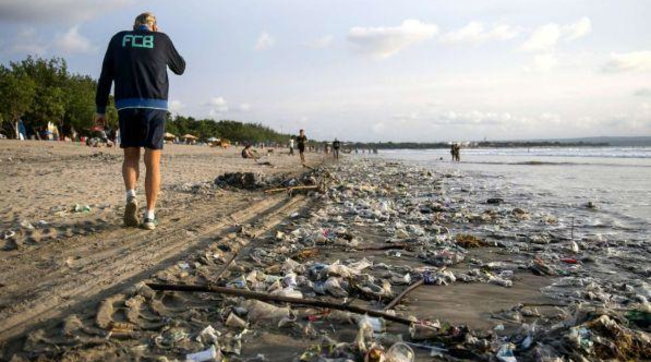 plastica inquinamento microplastiche mare rifiuti spiaggia