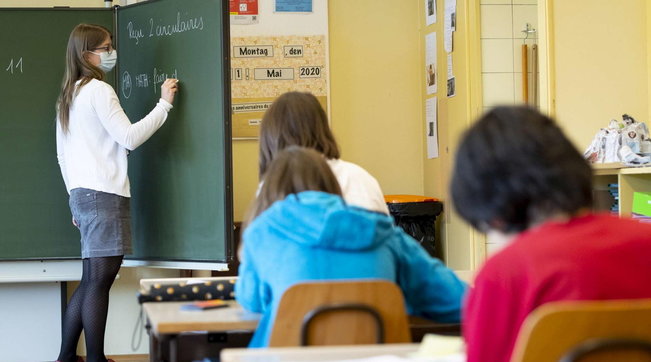 svizzera scuola coronavirus banchi aule aula studenti