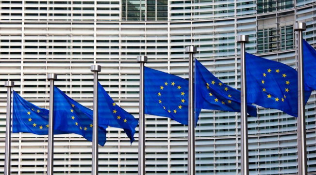 Commissione Ue bandiera