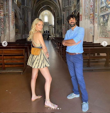 Chiara Ferragni “nuda” nella vasca da bagno all’aperto - Foto Tgcom24