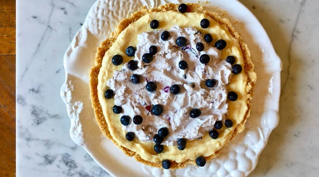 Torta al limone e crema di mirtilli