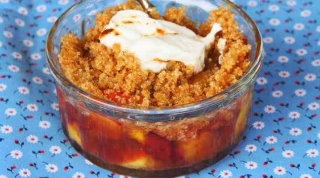 Crumble di pesche noci speziate