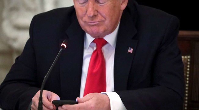 trump telefono cellulare twitter