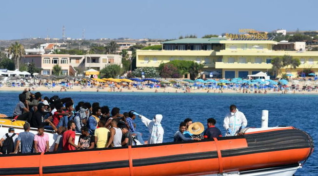 lampedusa, migranti, sbarchi