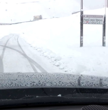 Neve ad agosto sul passo dello Stelvio e sui monti altoatesini