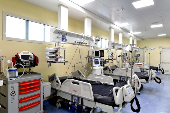 coronavirus ospedale terapia intensiva napoli policlinico