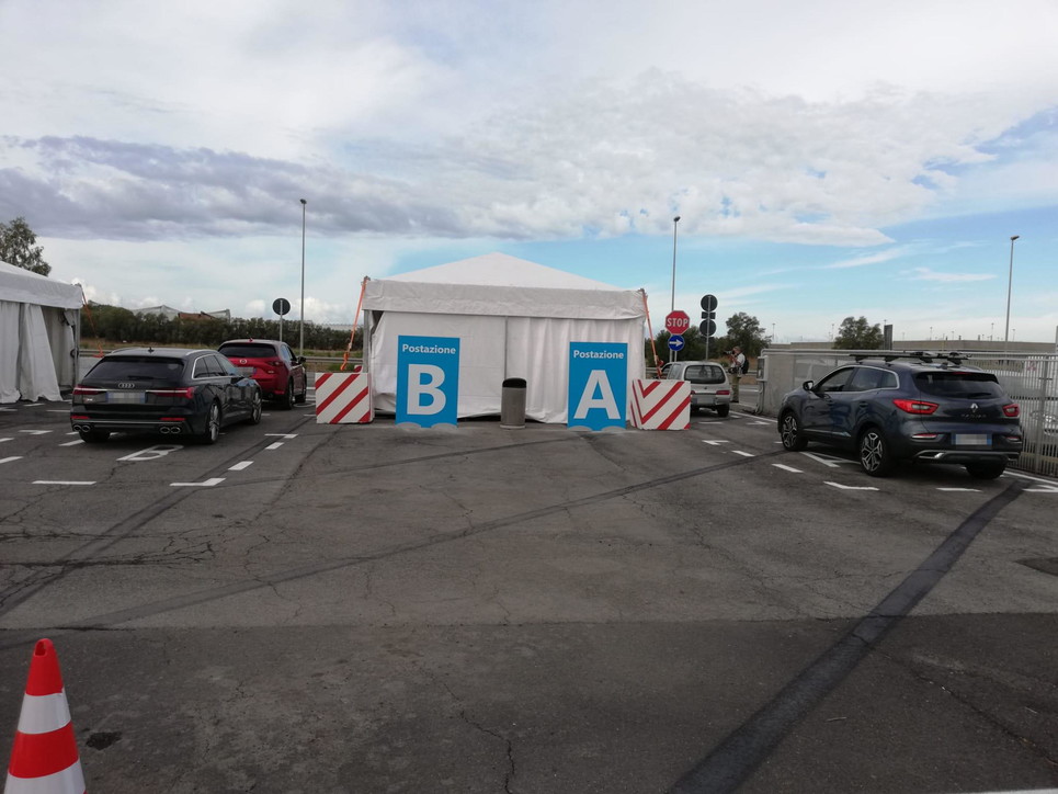 Coronavirus, a Fiumicino inaugurato il più grande drive-in d'Italia per eseguire i tamponi