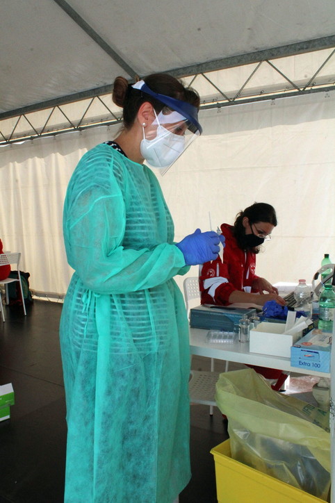 Coronavirus, a Fiumicino inaugurato il più grande drive-in d'Italia per eseguire i tamponi