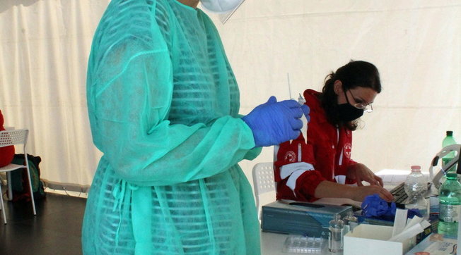 roma, fiumicino, coronavirus, tamponi, drive-in