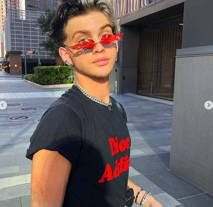 E' morto Ethan Peters, youtuber e influencer: aveva solo 17 anni - Tgcom24