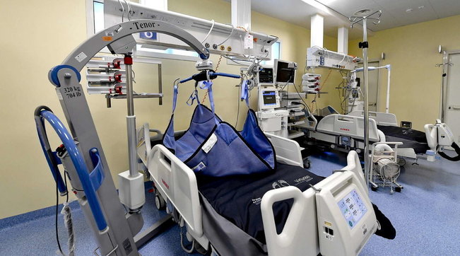 coronavirus ospedale terapia intensiva napoli policlinico
