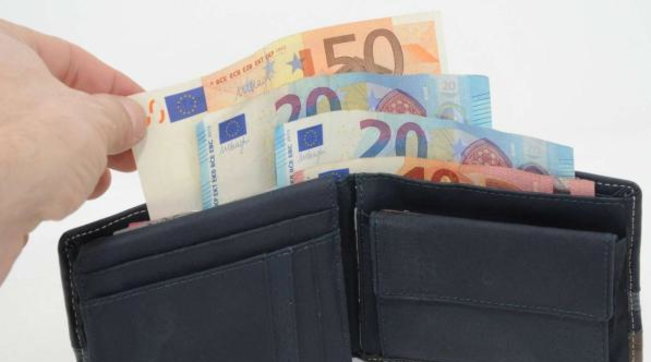 soldi risparmi banconote euro