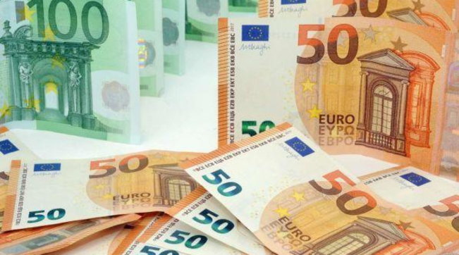 soldi risparmi banconote euro
