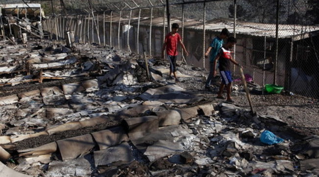 migranti, moria, grecia, lesbo, incendio, campo, profughi