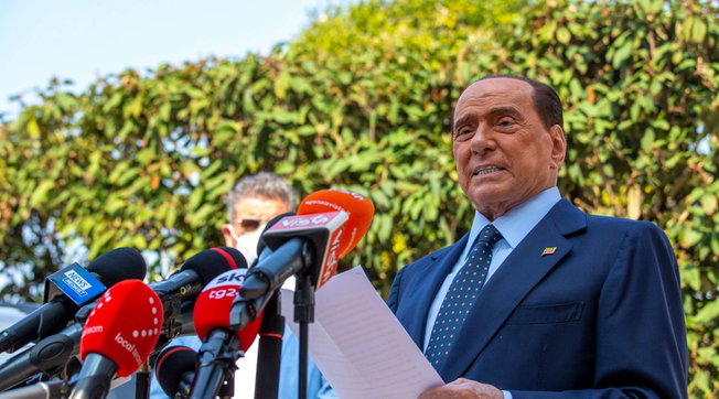 silvio berlusconi dimesso