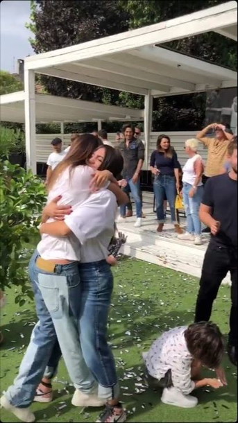 Festa in campagna per Belen, guarda che compleanno esagerato - Tgcom24