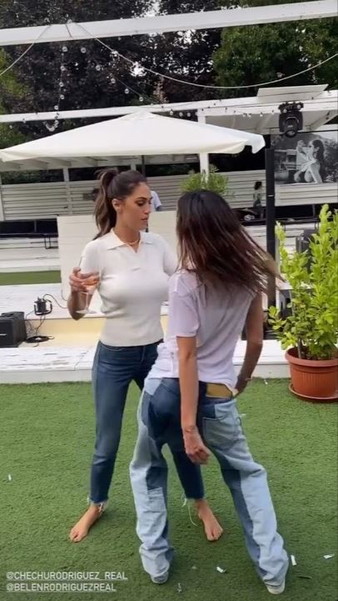 Festa in campagna per Belen, guarda che compleanno esagerato - Tgcom24
