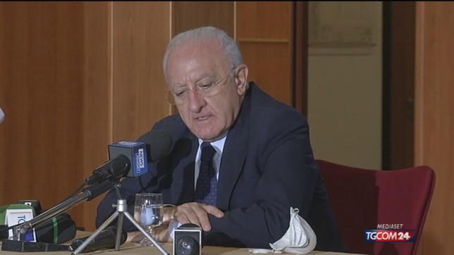 De Luca: "Mia vittoria oltre destra e sinistra"