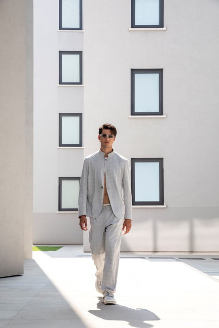 Sfilate Milano Fashion Week, Emporio Armani: forme di dialogo tra lui e lei