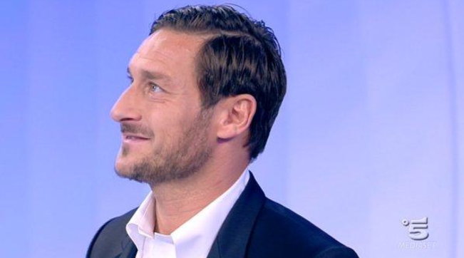 C'è Posta per Te, Francesco Totti fa una sorpresa a tre ragazzi affetti da sindrome di down