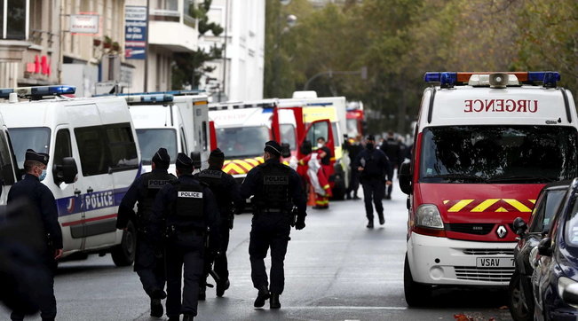 charlie hebdo, attentato, accoltellamento, parigi