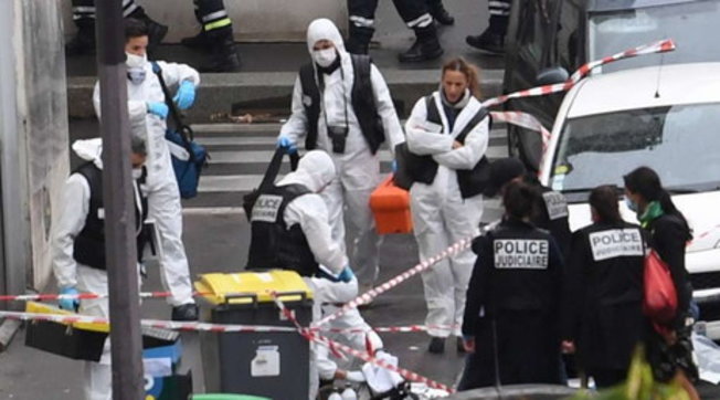 charlie hebdo, attentato, accoltellamento, parigi