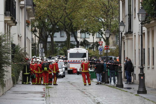 charlie hebdo, attentato, accoltellamento, parigi