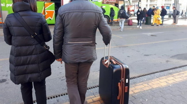 coronavirus, milano, zona rossa, bus, treni, stazioni