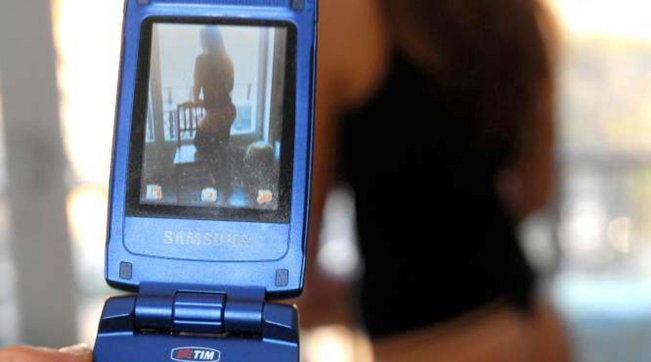 stupro violenza minori cellulare porno molestie abusi telefonino sesso