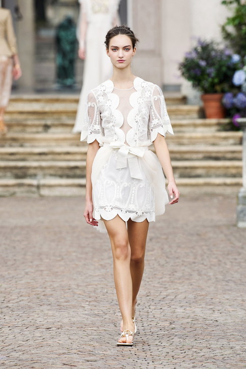 Jo Squillo: Elisabetta Franchi, la collezione per lʼestate 2021 - Tgcom24