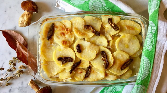 Teglia di riso, patate e funghi: squisitezza d'autunno