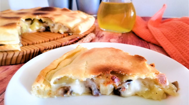 Torta salata con funghi trifolati e besciamella