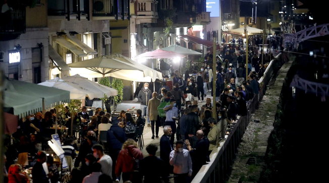 coronavirus movida milano controlli navigli