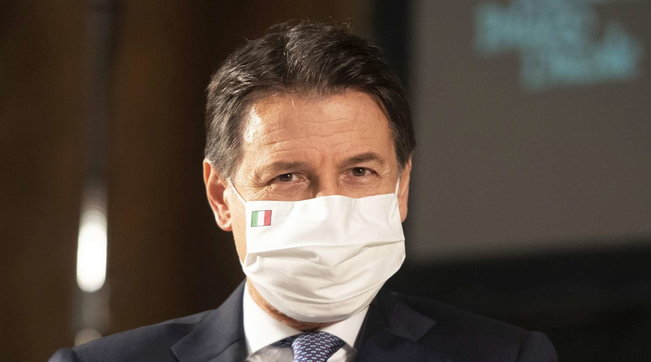 conte con mascherina