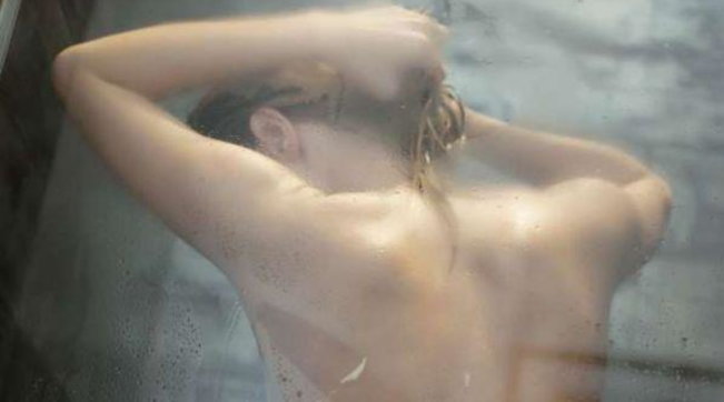 donna doccia spogliatoi nuda
