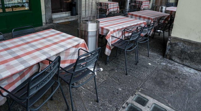 covid torino no movida bar tavolini vuoti locali