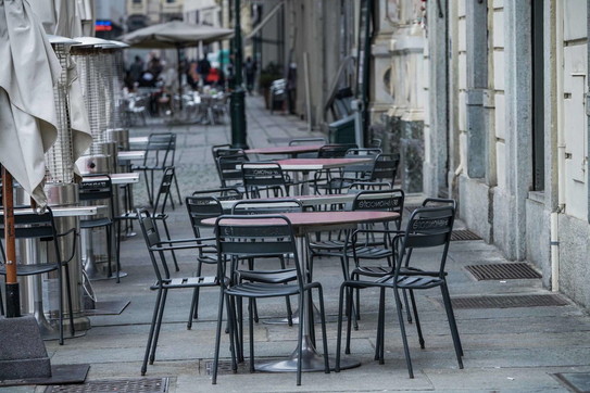 covid torino no movida bar tavolini vuoti locali