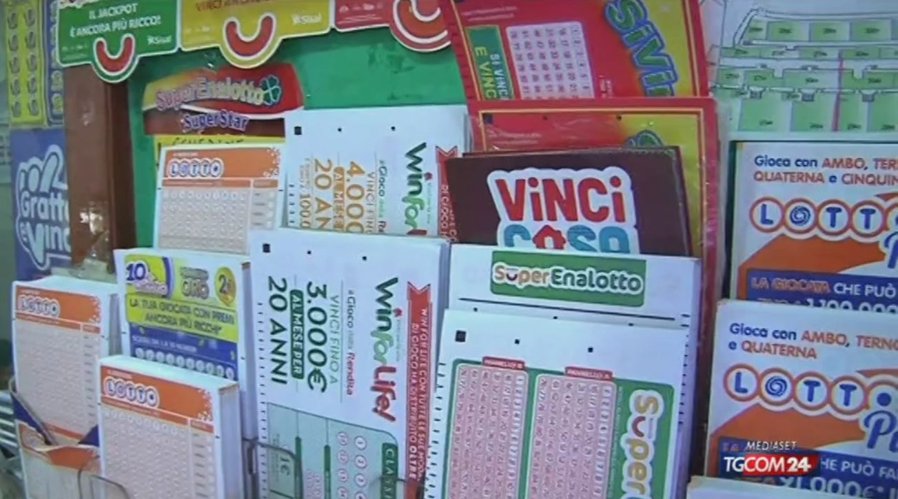 Superenalotto, i numeri vincenti 9 32 41 43 44 84