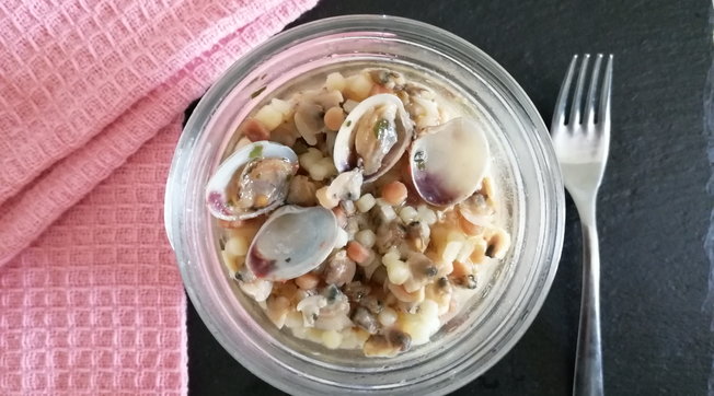 Ricette per lo smart working: fregola alle vongole e bottarga in vaso cottura